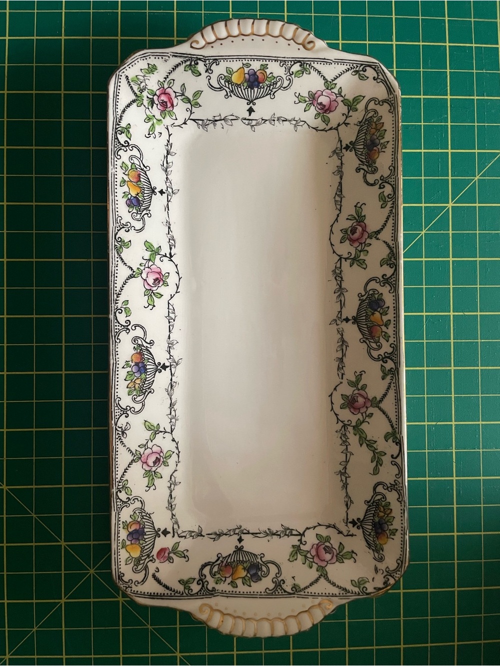 Vintage—Small Serving Platter - Picture 2 of 8